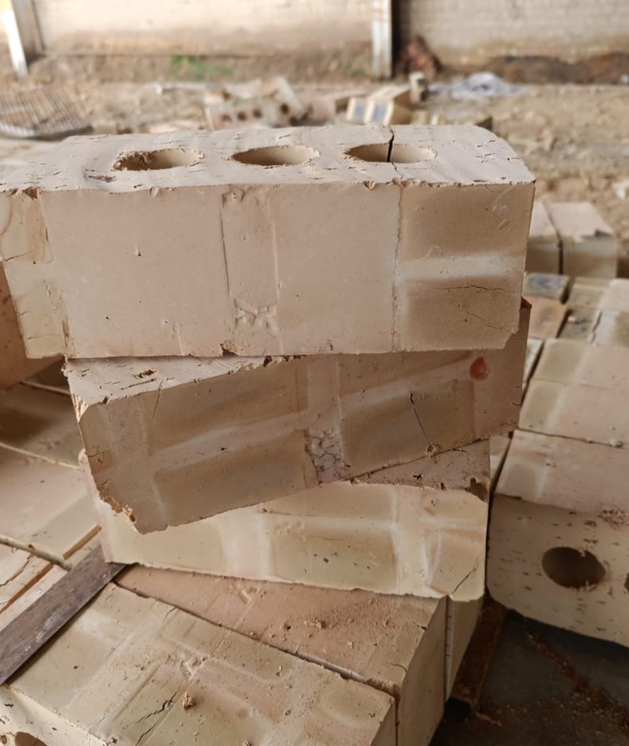 Кирпич керамический Завод «Байтик» пустотелый М150