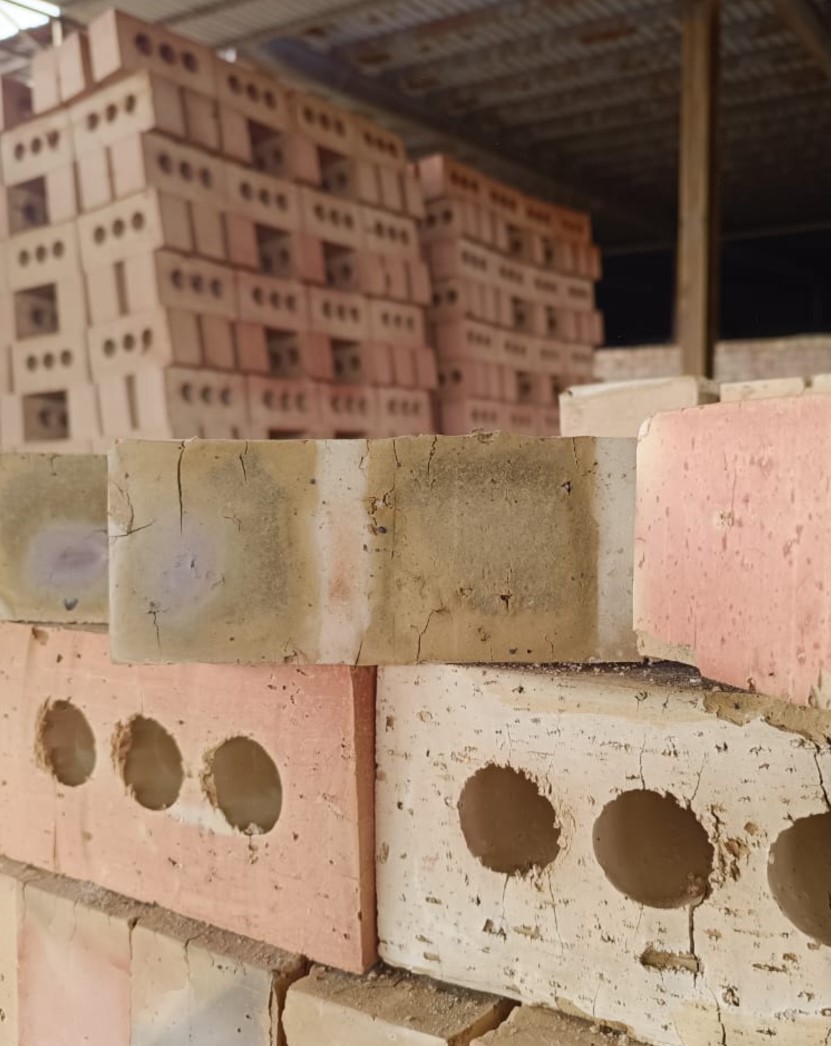 Кирпич керамический Завод «Байтик» пустотелый М150 2